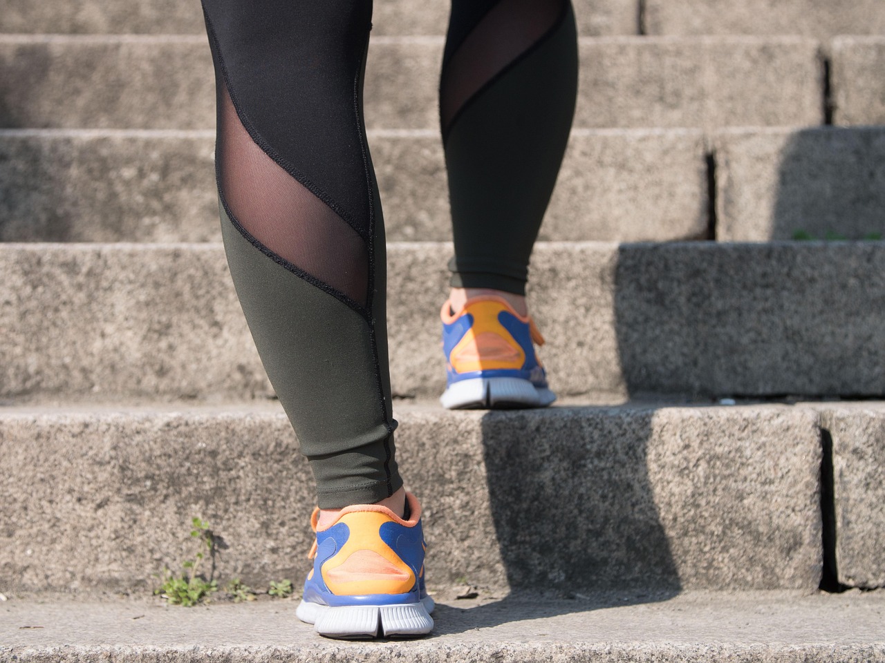 Come abbinare i leggins snellenti per un look elegante e sportivo